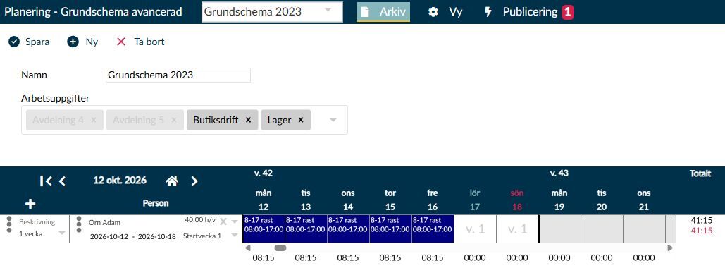 Arbetsytan i Grundschema avancerad med schemaradens veckolängd, medarbetarens period och återkommande arbetspass.